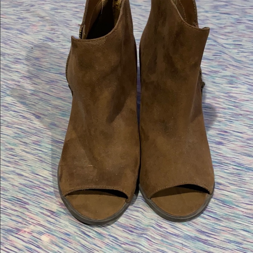 Carlos Wedges